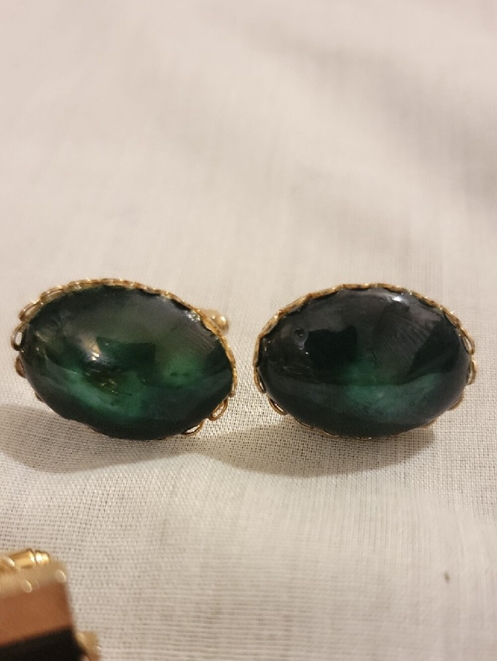 Vintage Men's Gold-Tone Green Marble, Oval Gemstone & Black Inlay Cufflinks - Picture 4 of 4